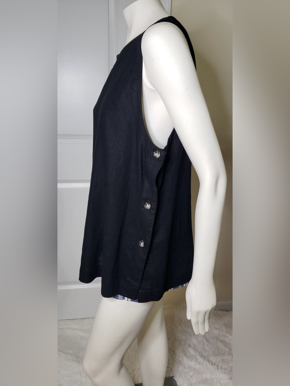 Universal Thread Black Button-Side Tank Top - Picture 4 of 8